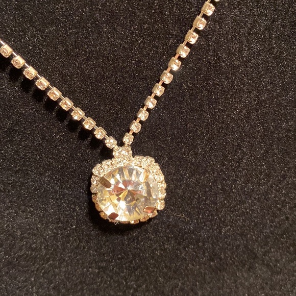 NEW!! Silver crystals necklace & earrings with small crystals on chain. - Picture 2 of 7